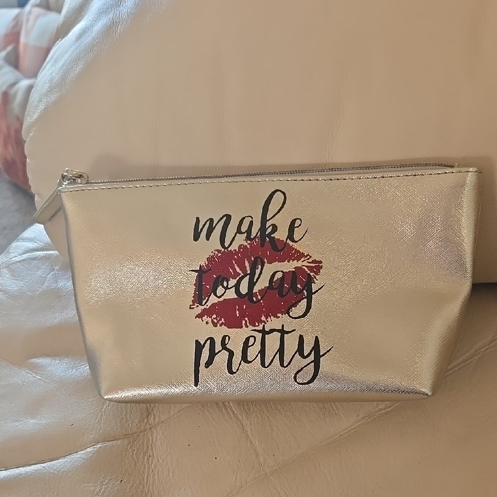 Gold Cosmetic Bag with Graphic Design   ✨️⭐️ PRE LOVED ⭐️ 💋